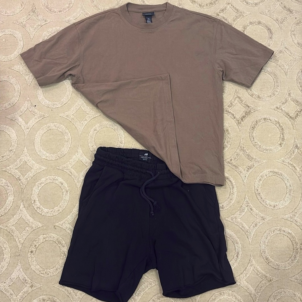 H&M combo, Brown Short Sleeve Tee and black shorts combo. 
Shorts- M
T’shirt- S
